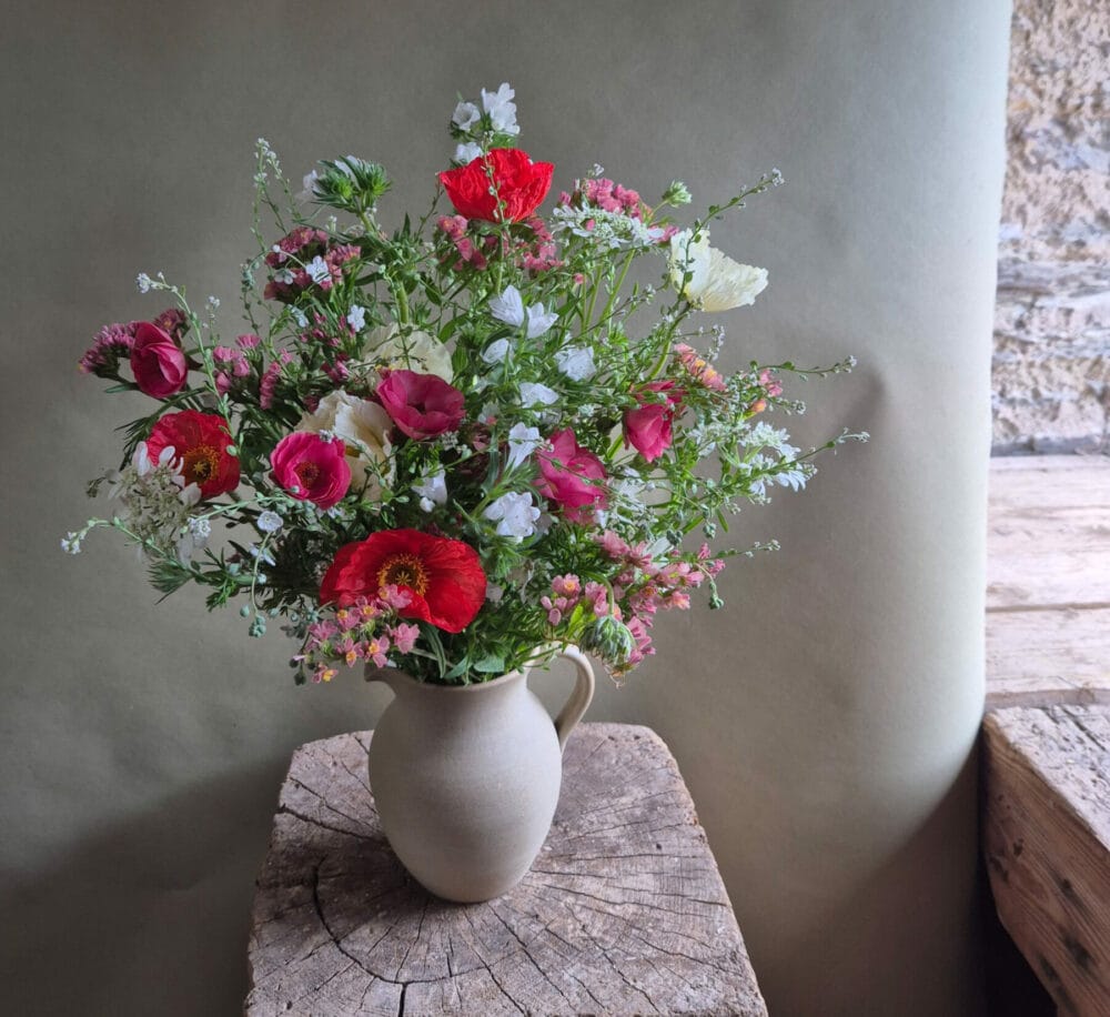 Seasonal, fresh flowers delivered by Petalon with next day flower delivery